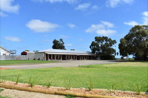 Port Albert Motel - Whitsundays Accommodation 2