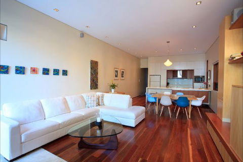 Queens Park Beach House - Whitsundays Accommodation 1