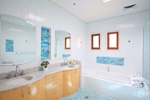 Queens Park Beach House - Whitsundays Accommodation 3