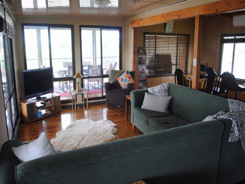 Riverside Farm Retreat B And B - Whitsundays Accommodation 4