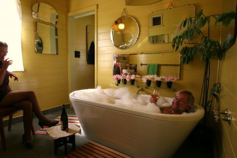 Shurdingtons Cottage - Whitsundays Accommodation 2