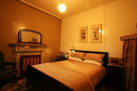 Shurdingtons Cottage - Whitsundays Accommodation 3