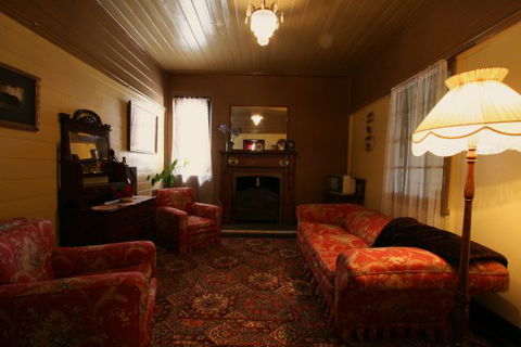 Shurdingtons Cottage - Whitsundays Accommodation 4