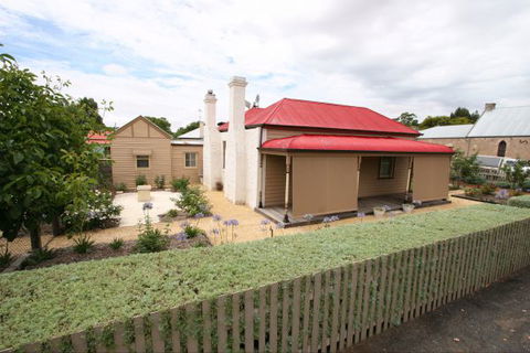 Shurdingtons Cottage - Whitsundays Accommodation 6