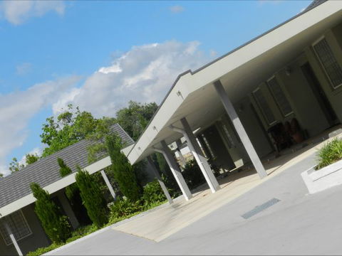 Shangri La Gardens Motel And Function Centre - Whitsundays Accommodation 4