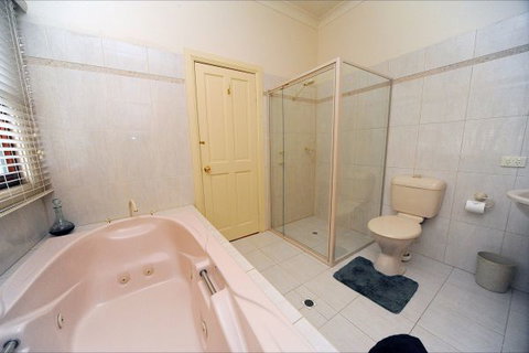 St Helen's Guest Suite - Whitsundays Accommodation 2