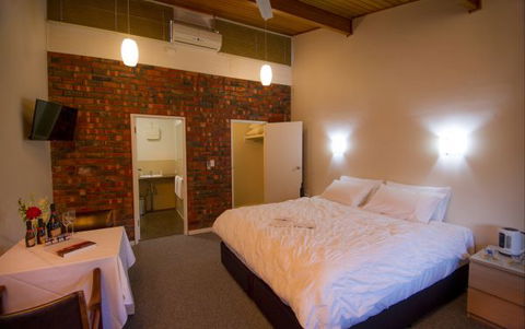 The Stirling Golf Club Motels - Whitsundays Accommodation 3