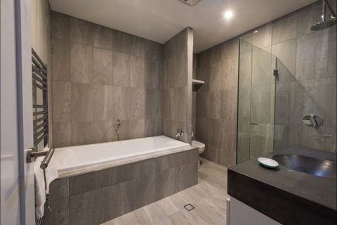 The Bright House - Whitsundays Accommodation 1