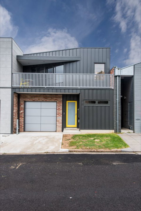 The Bright House - Whitsundays Accommodation 6