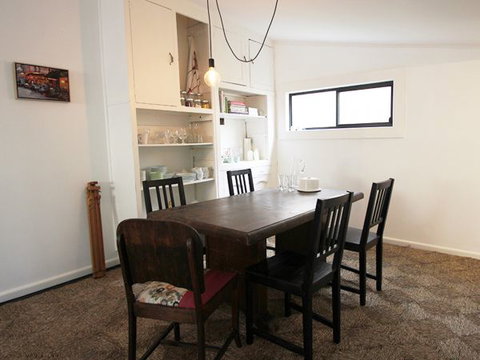 The Gold House - Whitsundays Accommodation 3