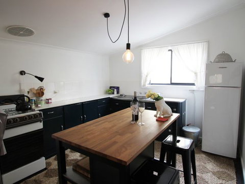 The Gold House - Whitsundays Accommodation 5