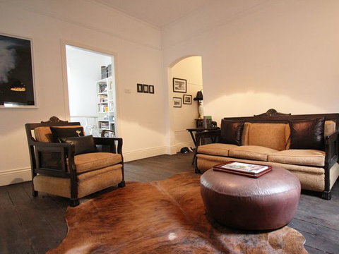 The Gold House - Whitsundays Accommodation 6