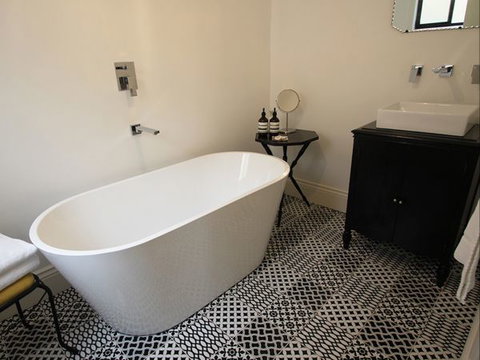 The Gold House - Whitsundays Accommodation 8