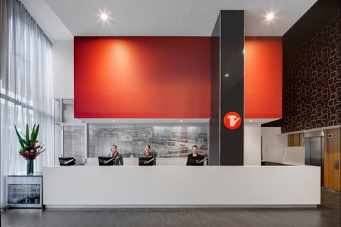 Travelodge Hotel Melbourne Docklands - Whitsundays Accommodation 0
