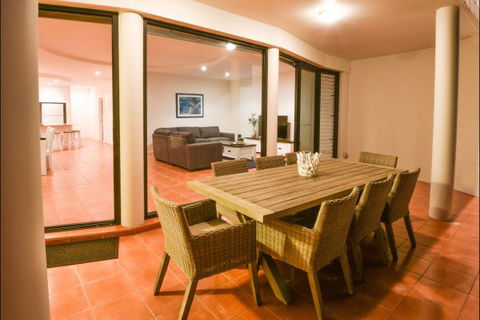 Villa Provence Beach House - Whitsundays Accommodation 3