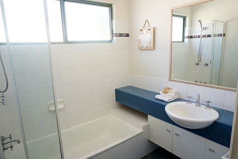 6 Point Lookout Beach Resort - Whitsundays Accommodation 1