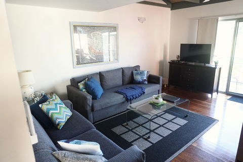 6 Point Lookout Beach Resort - Whitsundays Accommodation 2