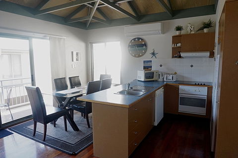 6 Point Lookout Beach Resort - Whitsundays Accommodation 3