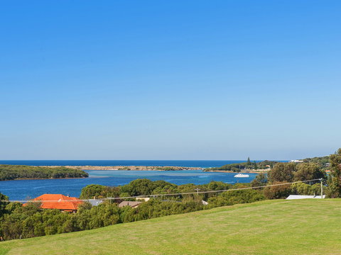 Augusta Hotel Motel - Whitsundays Accommodation 1