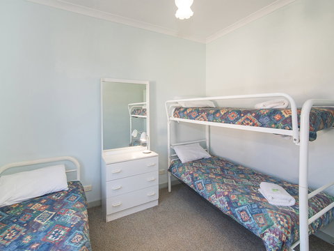 Augusta Hotel Motel - Whitsundays Accommodation 4
