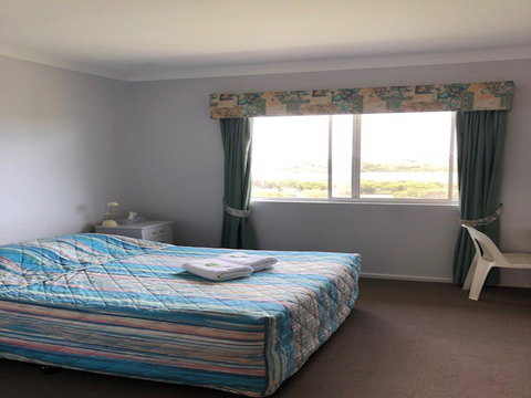 Augusta Hotel Motel - Whitsundays Accommodation 6