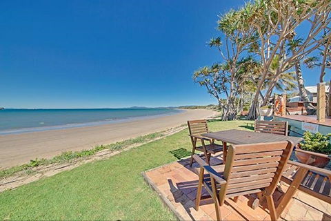 Beachfront Zilzie Holiday Home And Cottage - Whitsundays Accommodation 0