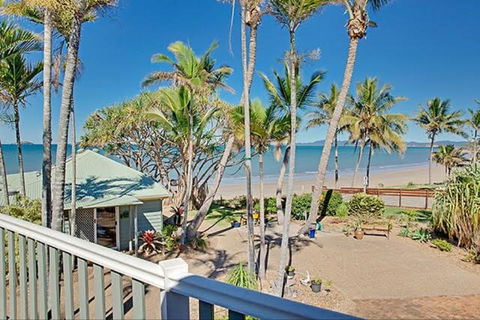 Beachfront Zilzie Holiday Home And Cottage - Whitsundays Accommodation 7