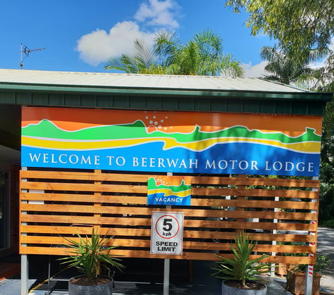 Beerwah Motor Lodge - Whitsundays Accommodation 0