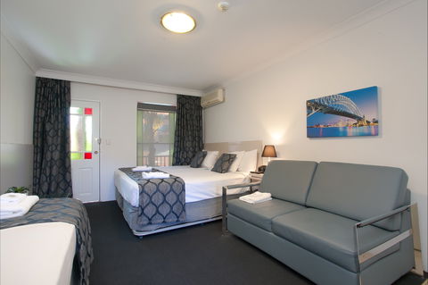 Central Railway Hotel - Whitsundays Accommodation 1
