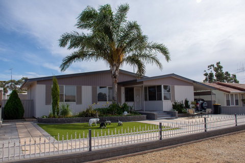 Chrissie's Palace - Whitsundays Accommodation 0