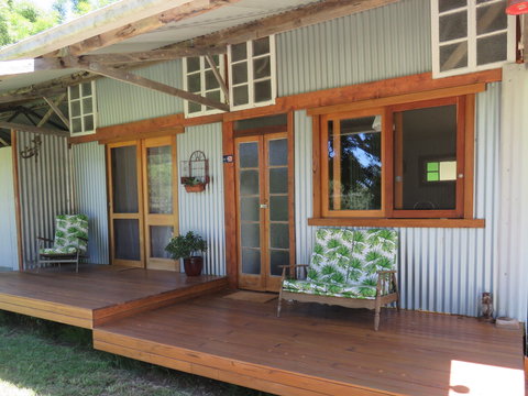 Fig Tree Retro Studio - Whitsundays Accommodation 0