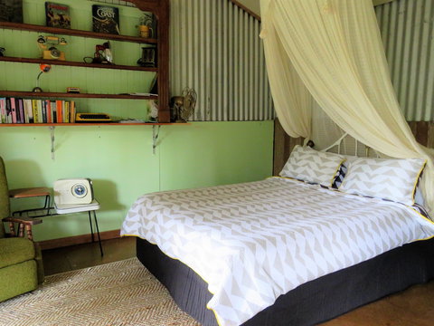 Fig Tree Retro Studio - Whitsundays Accommodation 4