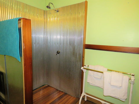 Fig Tree Retro Studio - Whitsundays Accommodation 9