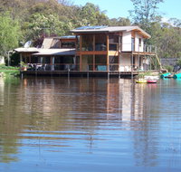 Lakeside Lodge