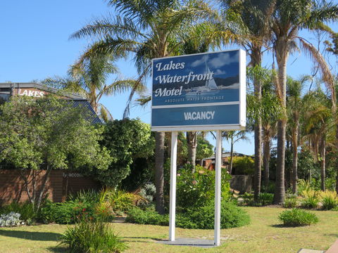 Lakes Waterfront Motel - Whitsundays Accommodation 1
