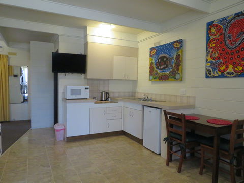 Lakes Waterfront Motel - Whitsundays Accommodation 8