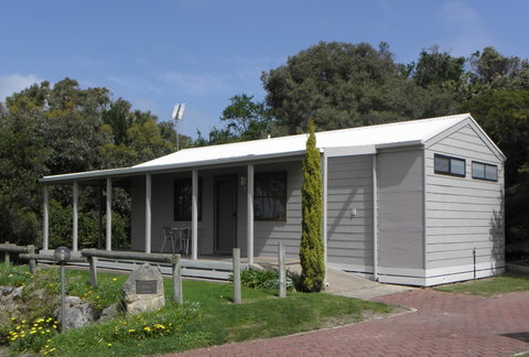 Lakeside Tourist Park - Whitsundays Accommodation 2