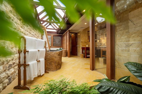 Makepeace Island - Sir Richard Branson's Australian Home - Whitsundays Accommodation 3