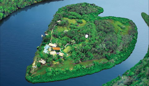 Makepeace Island - Sir Richard Branson's Australian Home - Whitsundays Accommodation 6