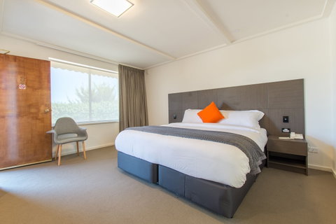 Mick O'Shea's - Whitsundays Accommodation 1