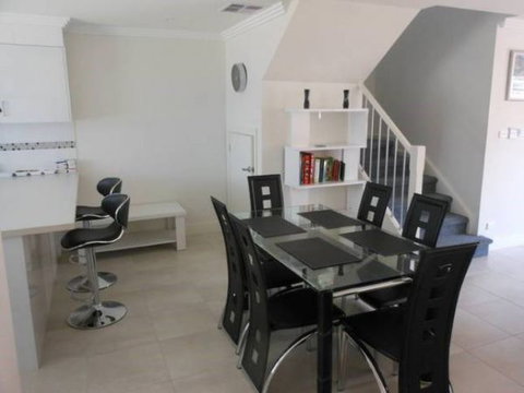 Oaklands Junction - Whitsundays Accommodation 2