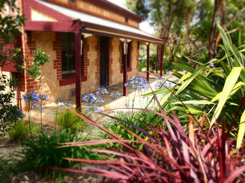 The Creek Cottage - Whitsundays Accommodation 0