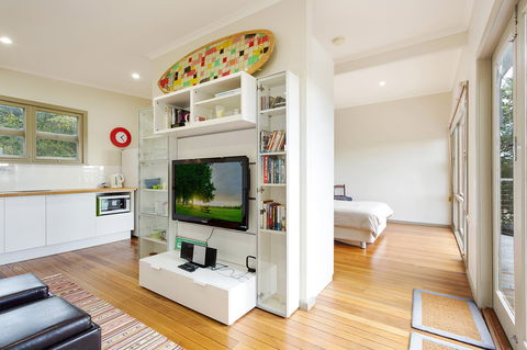 The Love Shack: Pambula Beach - Whitsundays Accommodation 2