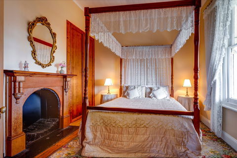 Abbey's Spa Cottage - Whitsundays Accommodation 0