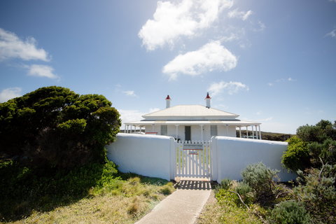 Cape Nelson Lighthouse - Whitsundays Accommodation 2