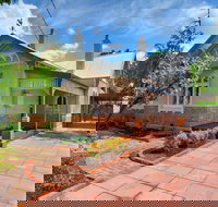 Crisp Street Cottage - Whitsundays Accommodation