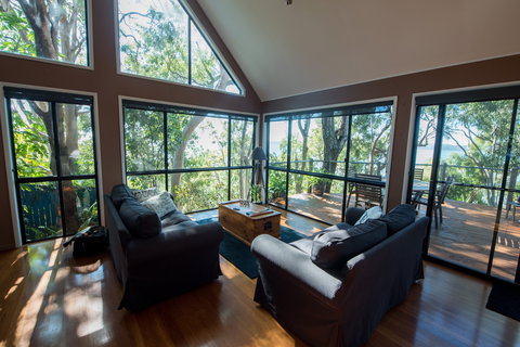 Curious Cottages - Whitsundays Accommodation 1