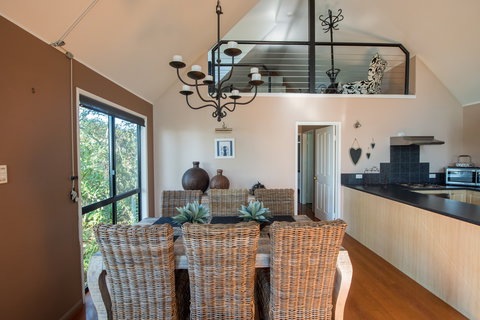 Curious Cottages - Whitsundays Accommodation 2