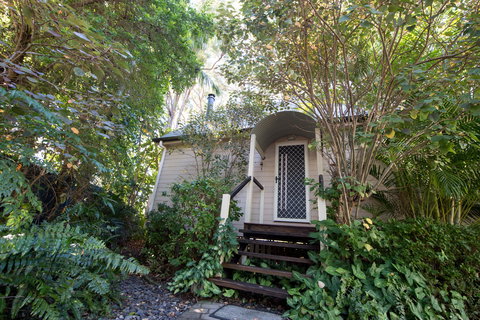 Curious Cottages - Whitsundays Accommodation 5