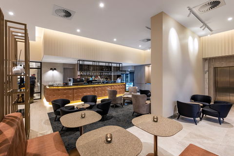 Deco Hotel Canberra - Whitsundays Accommodation 4